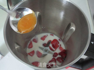 草莓蛋乳汁的做法步骤：3