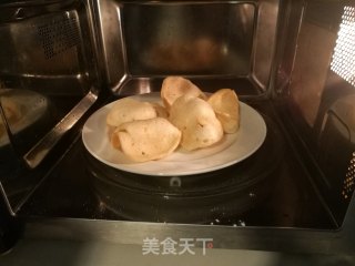 健康无油微波炉版虾片（自制小零食）的做法步骤：7