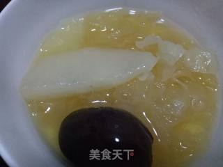 雪梨银耳羹的做法步骤：1