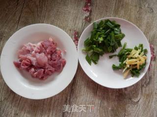 黑木耳肉片粉条煲的做法步骤：4