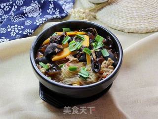 黑木耳肉片粉条煲的做法步骤：10