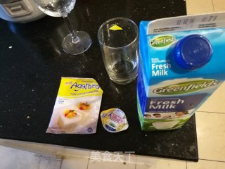 红心火龙果布丁的做法步骤：1