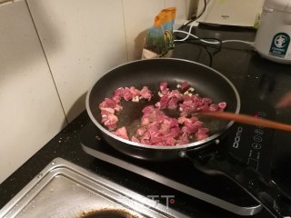 土豆烧牛肉的做法步骤：3