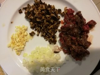 香菇牛肉炸酱面的做法步骤：3
