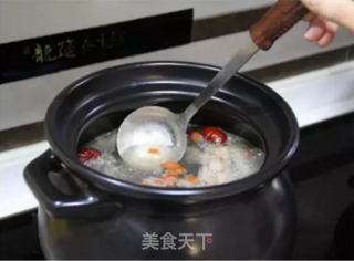 小雪节气精品料理：龙筵冬虫夏草炖童子鸡的做法步骤：3