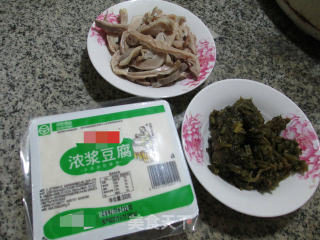雪菜猪肚煮豆腐的做法步骤：1