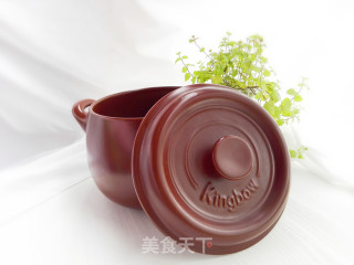 坤博砂锅荷香盐焗鸡的做法步骤：1