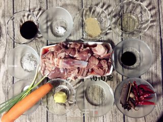 胡萝卜羊肉煲#肉肉厨的做法步骤：1