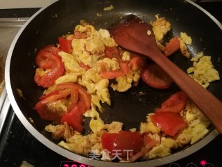 西红柿鸡蛋面的做法步骤：7