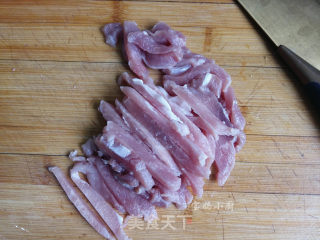 肉丝炒蕨菜的做法步骤：3