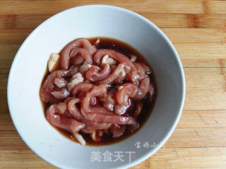 肉丝炒蕨菜的做法步骤：4