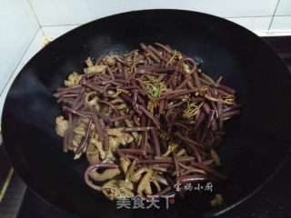 肉丝炒蕨菜的做法步骤：6