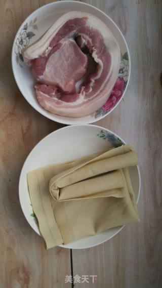 千张肉卷的做法步骤：1