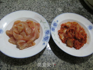 泡菜炒鸡柳的做法步骤：1