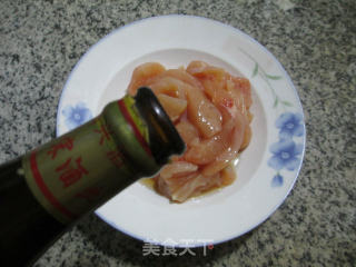 泡菜炒鸡柳的做法步骤：2