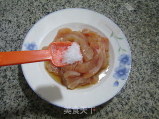 泡菜炒鸡柳的做法步骤：3