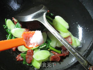 香肠炒芥兰的做法步骤：7