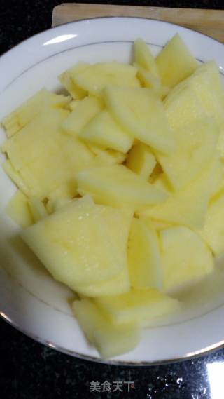 鱿鱼炒土豆的做法步骤：2