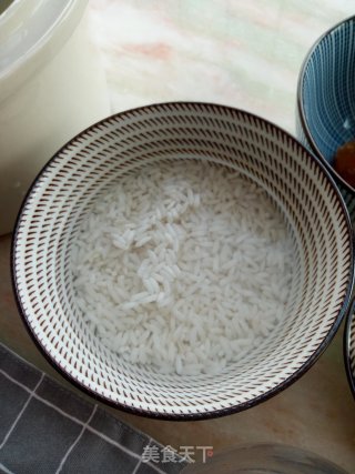 不可缺（美色小食谱）充电糯米粥的做法步骤：1