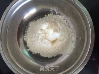 蛋黄酥的做法步骤：1