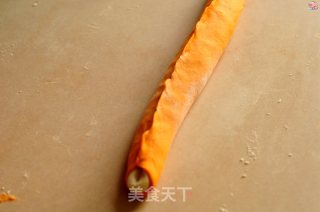 胡萝卜柳叶煎饺的做法步骤：11
