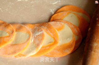 胡萝卜柳叶煎饺的做法步骤：14
