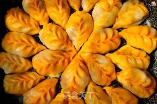 胡萝卜柳叶煎饺的做法步骤：21
