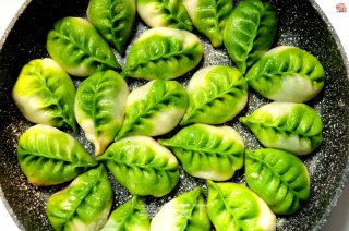 胡萝卜柳叶煎饺的做法步骤：26