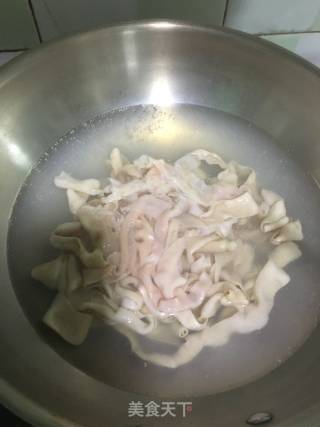 酸辣鸭肠的做法步骤：1