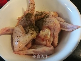 烤箱版脆皮烤鸡翅的做法步骤：1