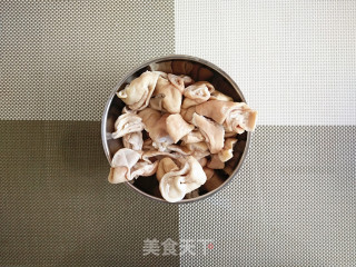 【尖椒肥肠】的做法步骤：2