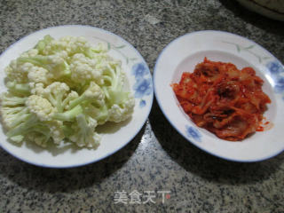 泡菜炒花菜的做法步骤：1