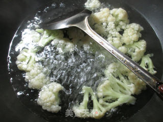 泡菜炒花菜的做法步骤：2