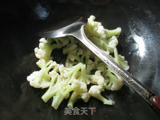 泡菜炒花菜的做法步骤：3