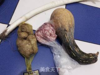南瓜肉末蒸饺的做法步骤：1
