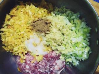 南瓜肉末蒸饺的做法步骤：7
