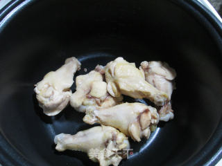 黄豆海带焖鸡翅根的做法步骤：2