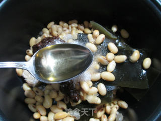 黄豆海带焖鸡翅根的做法步骤：8