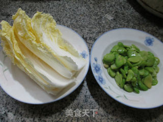 蚕豆炒白菜的做法步骤：1