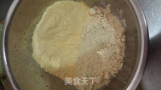 奶香玉米窝窝头的做法步骤：1