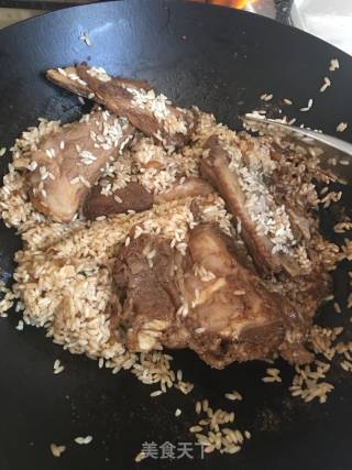 自创排骨煲仔饭的做法步骤：1