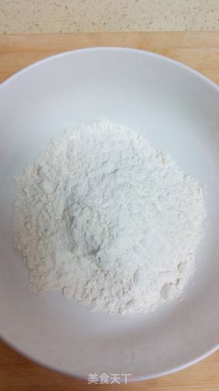 香酥葱油饼的做法步骤：1