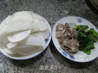 羊肉煮萝卜的做法步骤：1