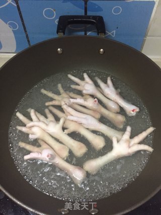 麻辣鸡爪的做法步骤：2