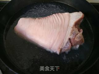 红烧肘子的做法步骤：3