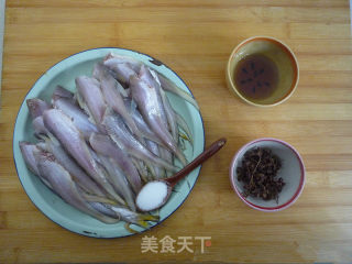 干炸小刀鱼的做法步骤：1