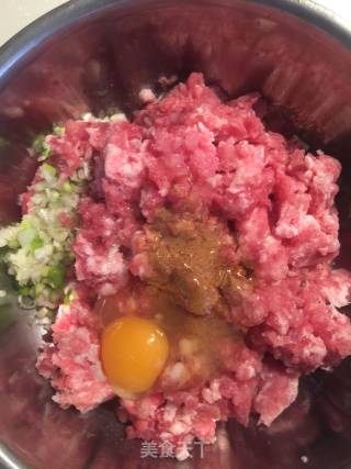 白菜肉卷的做法步骤：2