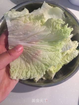 白菜肉卷的做法步骤：3
