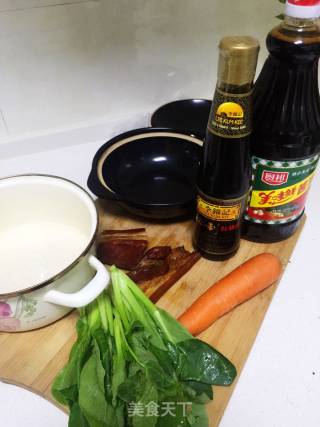 腊肉煲仔饭的做法步骤：1