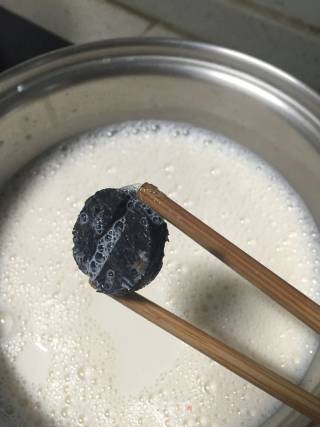 香喷喷的自制奶茶的做法步骤：3